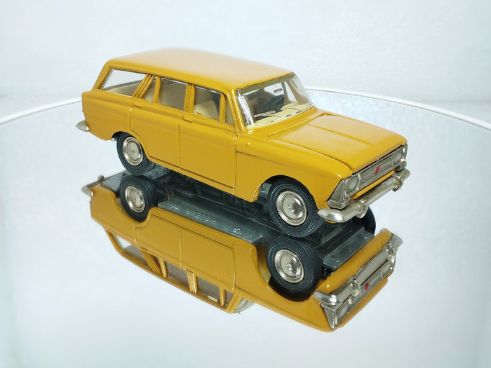 Рис. 6. Саратовская модель автомобиля Москвич-427 (А4) после восстановления