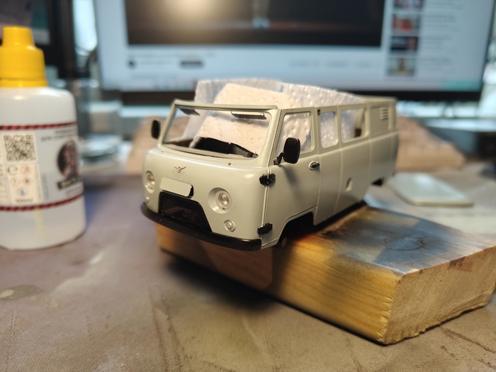 Дальше нанесение лака. Лак я использовал глянцевый, также от Jim Scale.