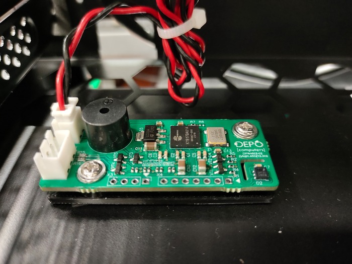 Как видим,данная плата подключена только по питанию к материнской плате,и не имеет никакой индикации и не подключена по шине данных.