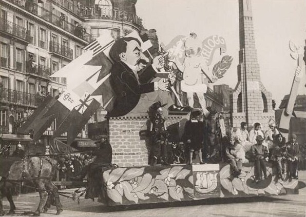 Высмеивание пакта Бриана — Келлога во время Парижского карнавала 1929 года. Фото: Carte-postale ancienne, Public Domain, <!--noindex--><a href="https://pikabu.ru/story/v_evrope_odnazhdyi_uzhe_pyitalis_umirotvorit_agressora_predlozhiv_emu_chast_territorii_zhertvyi_vot_kak_yeto_byilo_i_chem_zakonchilos_12665020?u=http%3A%2F%2Fcommons.wikimedia.org&t=commons.wikimedia.org&h=1ed4ce9302f06835299f0a99e5048d4e7447b25a" title="http://commons.wikimedia.org" target="_blank" rel="nofollow noopener">commons.wikimedia.org</a><!--/noindex-->