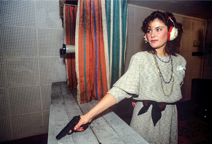       (1990 ), ,  ,  ,  (), , , , 20 ,  , , , 