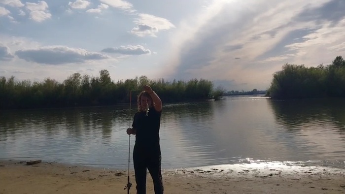 Фото из личного архива ,как сын поймал рыбку "воблешку"