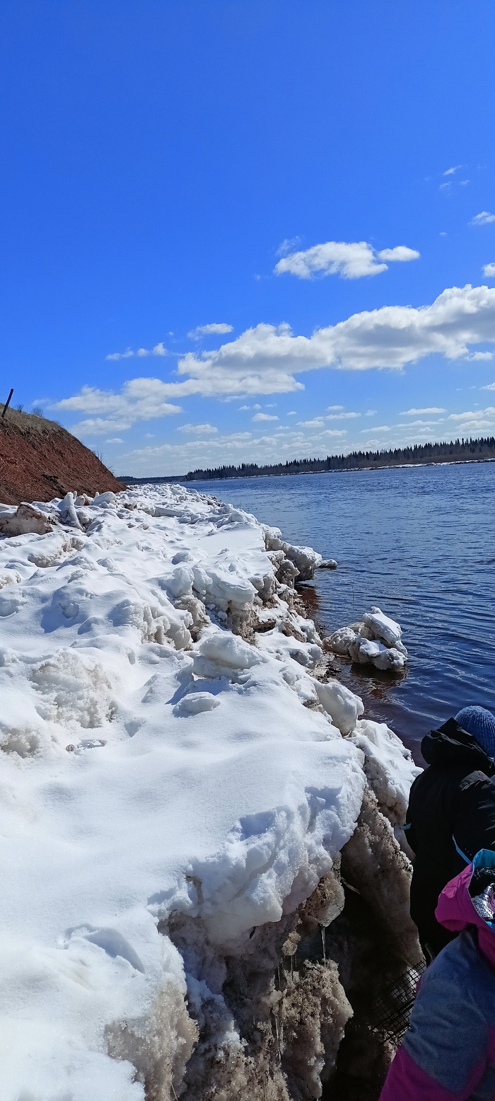 С трудом причалили к берегу
