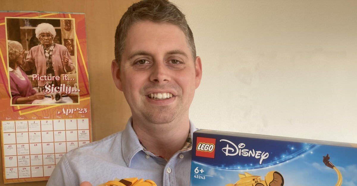 В Сети завирусился фанат LEGO из США, который собирает из любого набора космический корабль «Тысячелетний сокол»