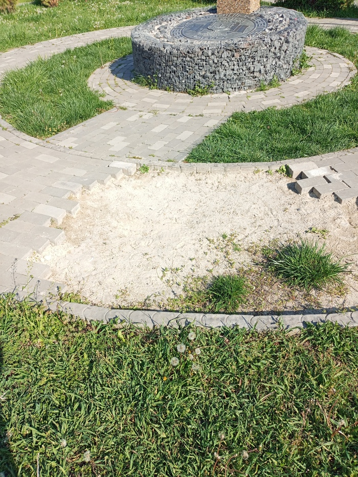 ТАК СТАЛО: Плитка тротуарная тоже ушла на дачу?