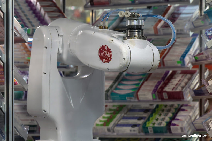 The first robot pharmacist has appeared in Minsk. A pharmacy without people is already working at the train station - Longpost, Pharmacy, Convenience, Medications, Technologies, Republic of Belarus