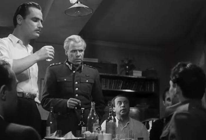 Диалог идет как бы уже после войны. Товарищи встречаются, вспоминают и поминают... вот это вот все. Ну а мы, зрители, - свидетели их разговора.