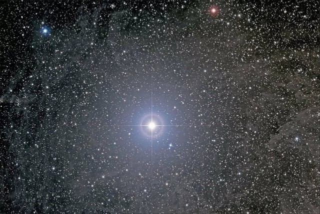 Да, звезды есть, но между ними такие пропасти, что можно отправить целые континенты с людьми и не столкнуться с ними.