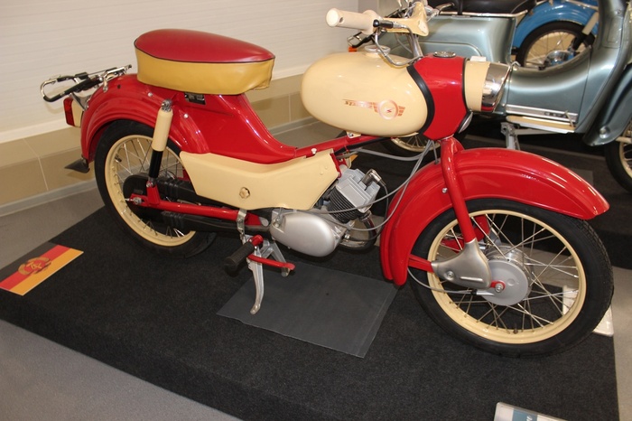 Simson SR4-1 Spatz 1969 год, он же воробей, 2.3 л.с., максималка - 50 км/ч