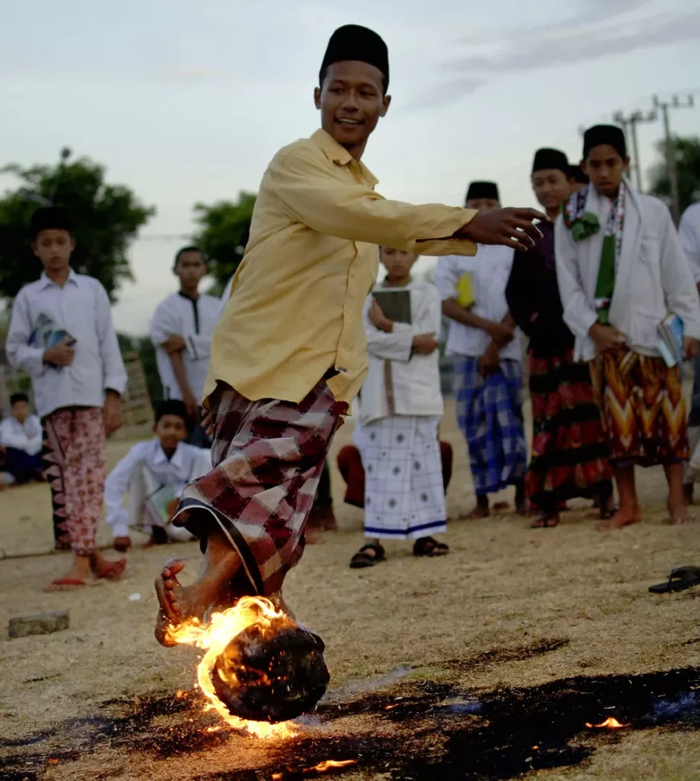 Игра с огнем по-индонезийски