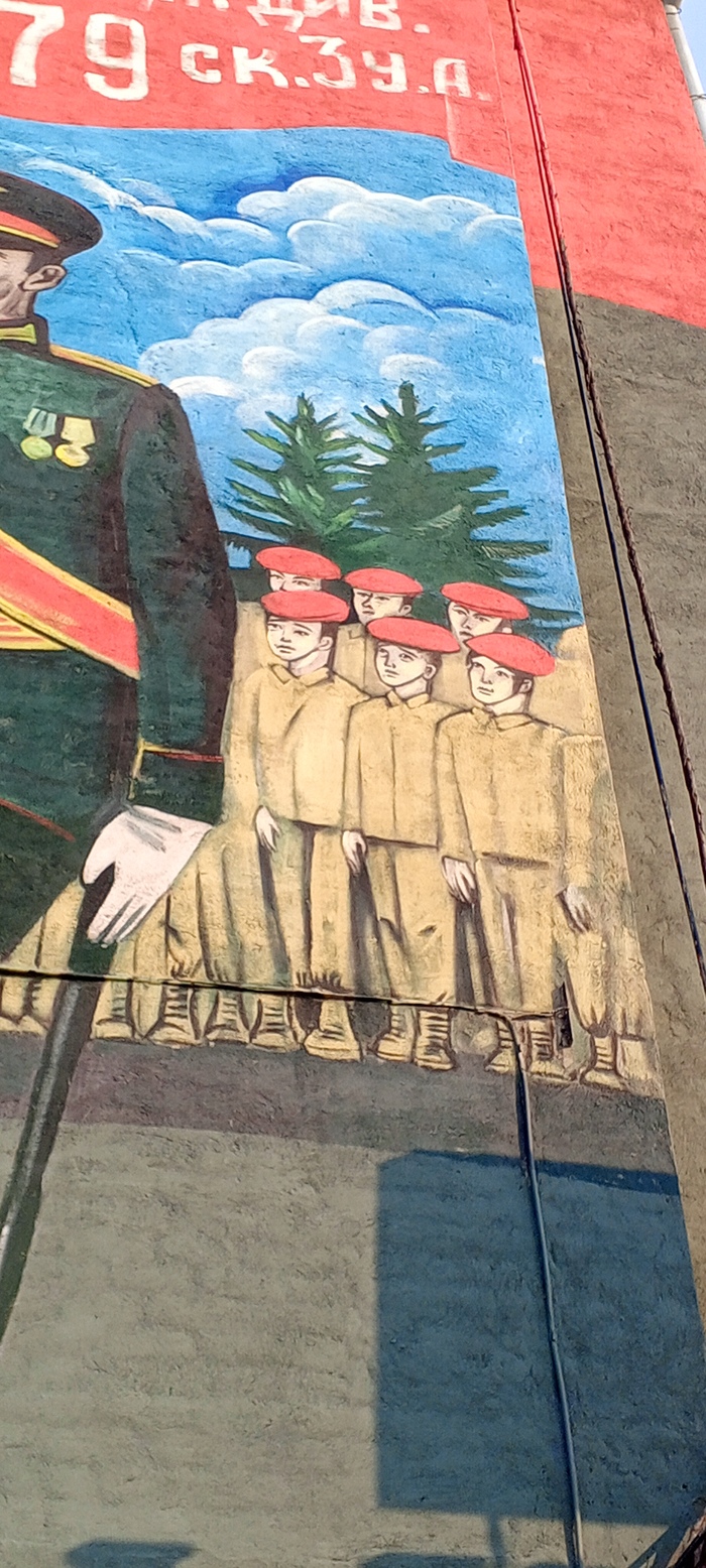 Ну тут всё понятно. Китайцев всё больше.