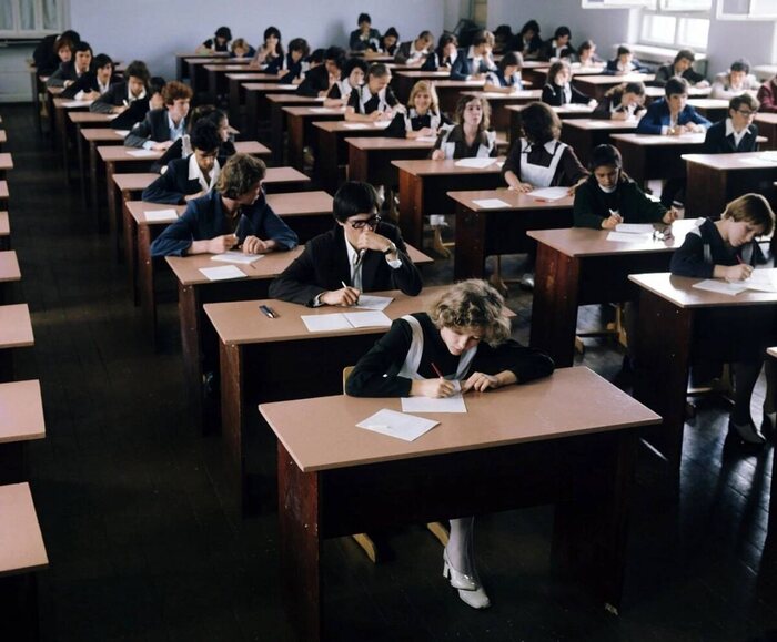На выпускном экзамене в школе, Грозный, 1977 год