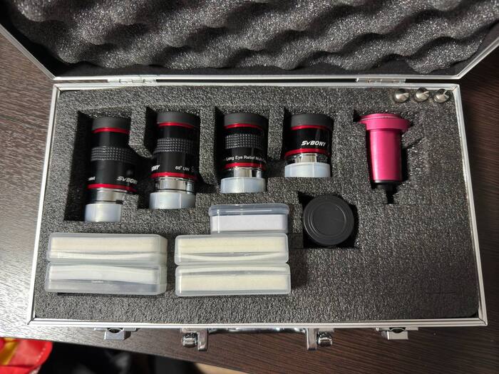 Набор фильтров и окуляров. Так же с ними лидирующая камера