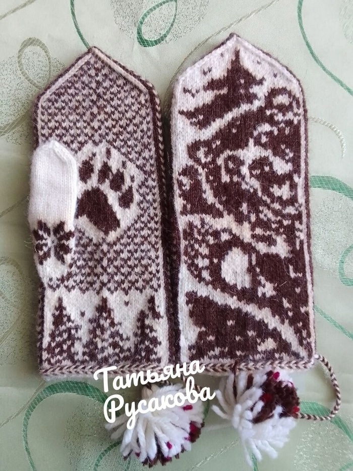 Полюбуйтесь красотой жаккардовых варежек, выполненных Татьяной Русаковой по моей схеме. Ладонная часть варежки связана по личным предпочтениям.