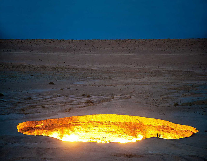 Кратер Дарваза на рассвете.