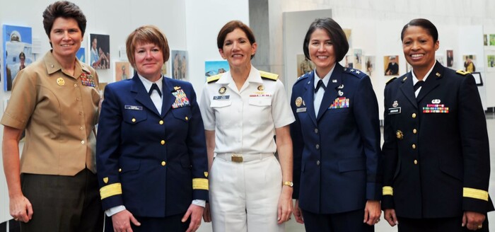 Европейский эсминец, экипаж которого полностью состоит из женщин, затонул через минуту после выхода из порта