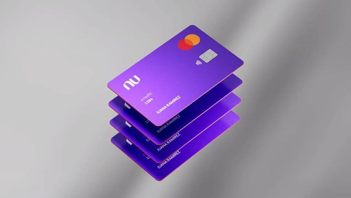 Банки всё чаще предлагают держателям карты не только удобство оплаты, но и бонусы за повседневные покупки — от продуктов до подписок, делая каждую трату чуть выгоднее.