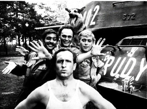 Летний фильм сериал боевик из 70-х годов который смотрели на каникулах все мальчишки.. Может и девчонки смотрели...