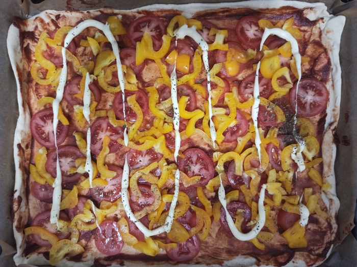 Тут супруга добавила базилик и я заметил пятнышко на противне и удалил его ))