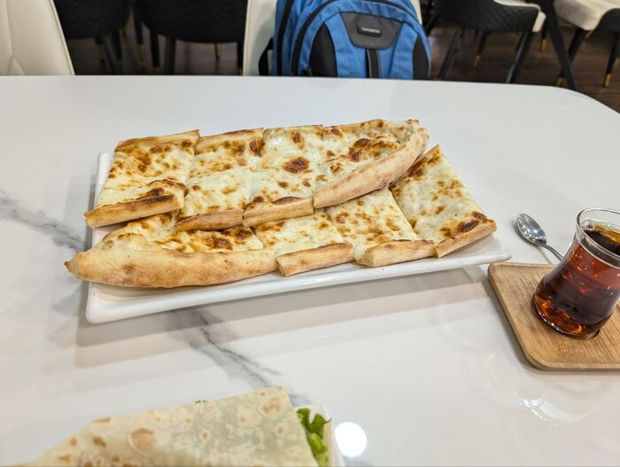 20 лари - близко к 600р, чуть меньше