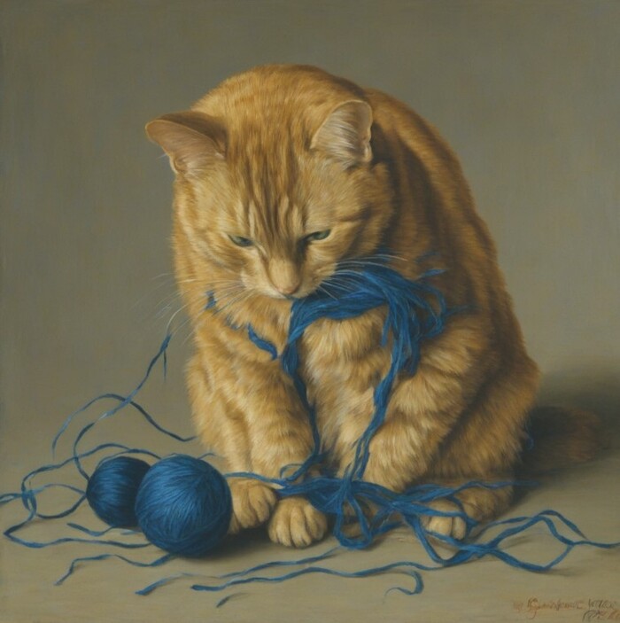 ������ ��������� � orange cat with blue a ball of thread