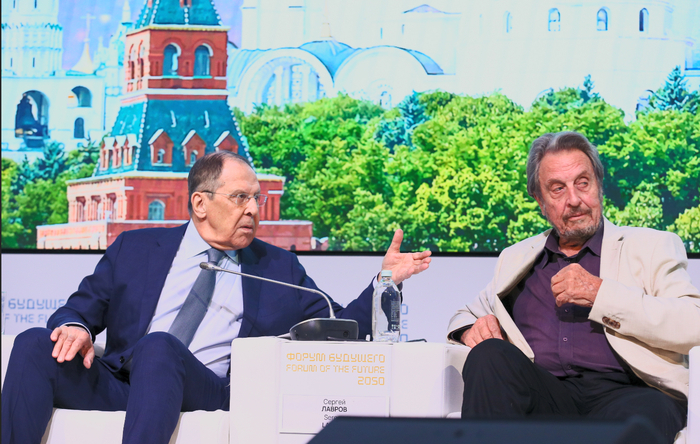 Министр иностранных дел РФ Сергей Лавров и Эррол Маск // © Алена Бжахова/ ТАСС