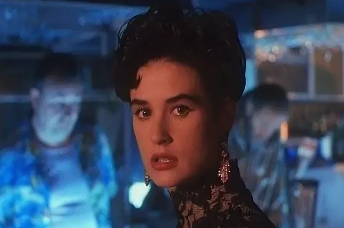 Дэми Мур в эпизоде "Смертельно верное предсказание"