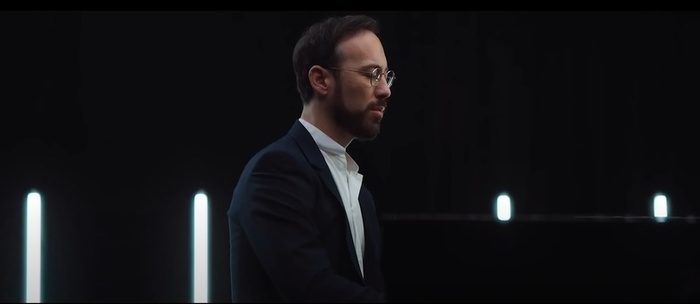 «Как может звучать капля Louis XIII?»