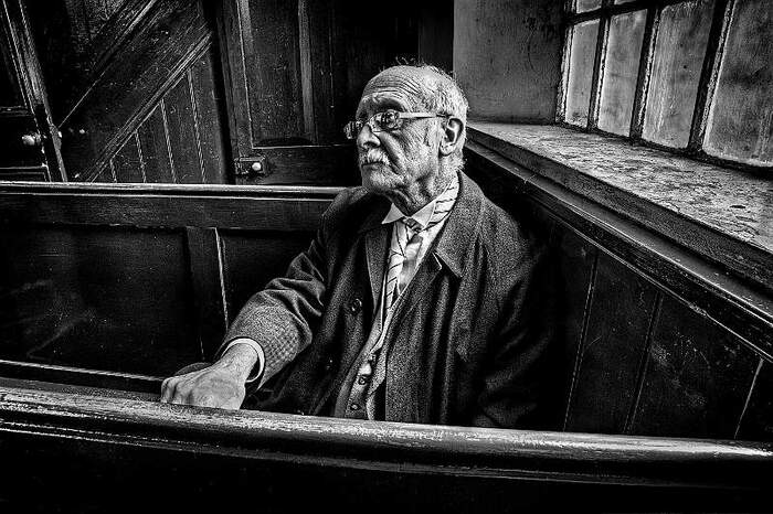 Одинокий старик