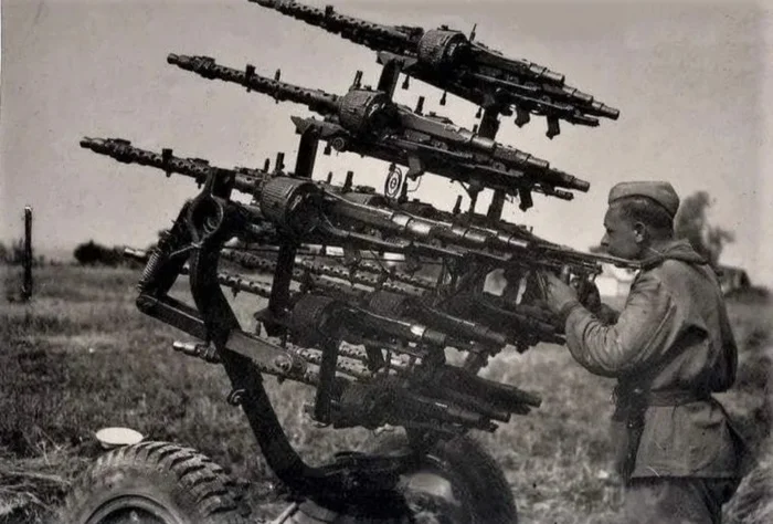 10 редких исторических фотографий Второй Мировой, от которых мурашки по спине и ком в горле Прошлое, Страны, Россия, Познавательно, Историческое фото, Фотография, Великая Отечественная война, Факты, Красная Армия, 20 век, Вторая мировая война, Солдаты, Хочу все знать, Самолет, История России, Военная история, География, Длиннопост