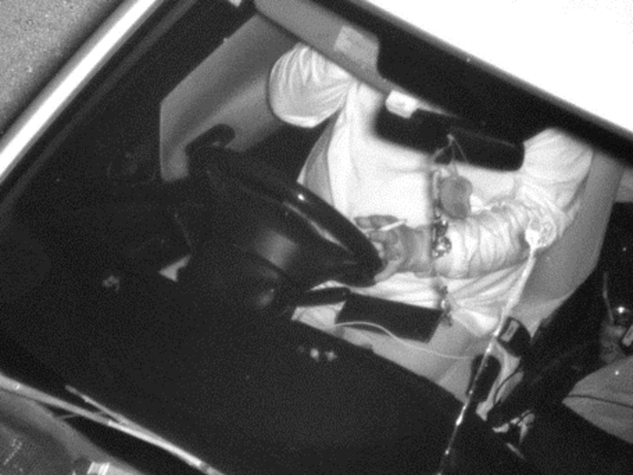 Меня не отвлекает и ремень не нужен