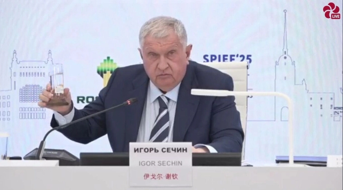 Нефть в руках Китая: угроза или спасение для России?