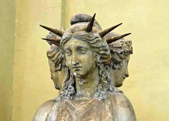 Геката (др.-греч. Ἑκάτη) — богиня в древнегреческой мифологии. 