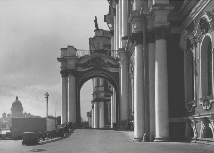У Зимнего дворца, конец 1940-х.