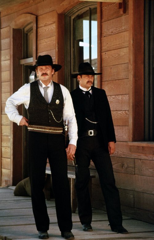 "Уайатт Эрп" (1994). С Кевином Костнером.