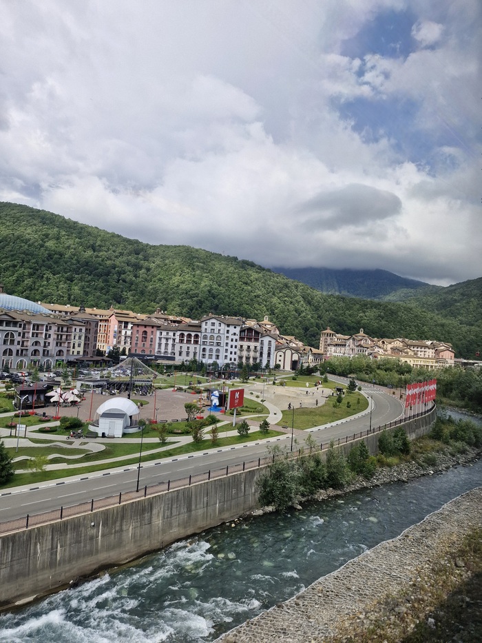 Роза-хутор из окна электрички