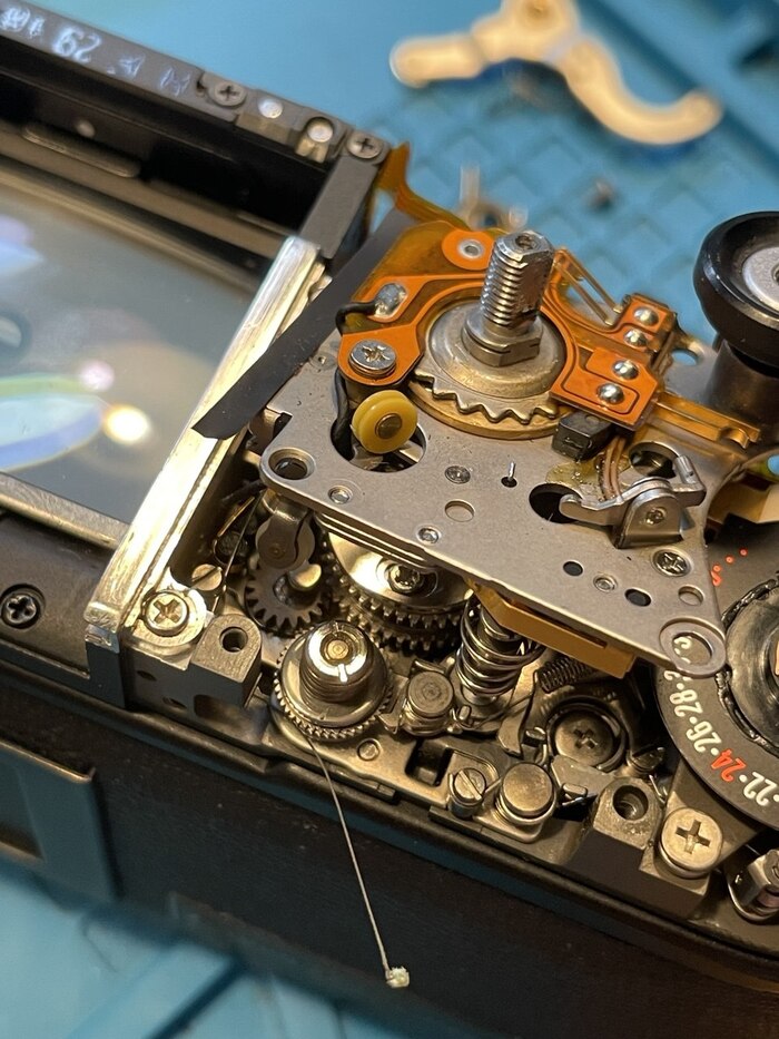 а под ним все совсем плохо. очень много механизмов.