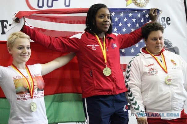 Кимберли в красной куртке