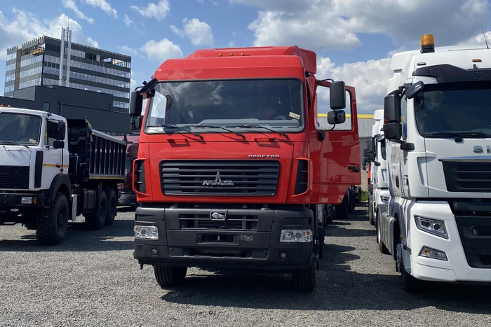 Закон обязывает оснащать тахографами транспортные средства массой свыше 3,5 тонн и автобусы. Есть исключения: автобетононасосы, спецтехника, а также техника для коммунального хозяйства и содержания дорог. 