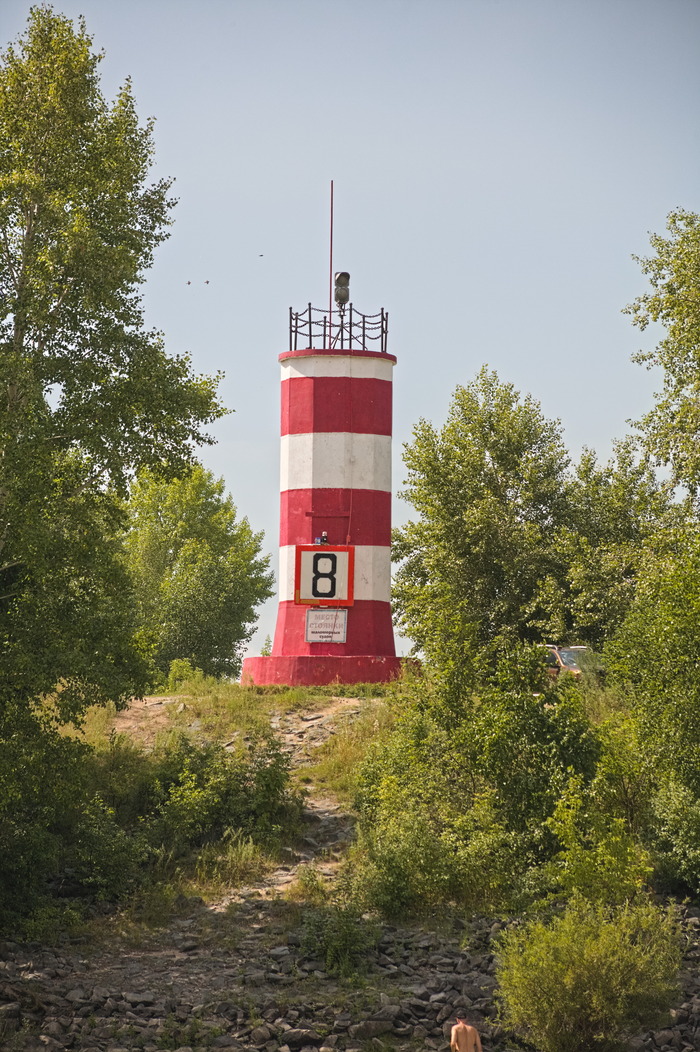 Маяк на входе в протоку перед шлюзом