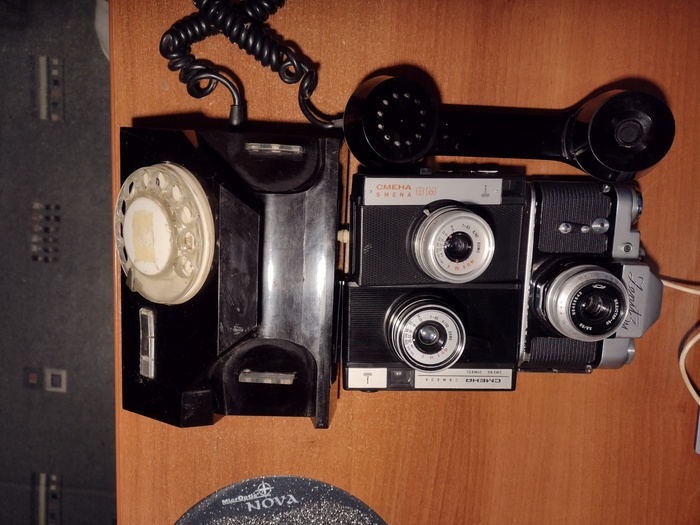 Сопоставив фрагменты, можно предположить, что это был телефон с тремя камерами