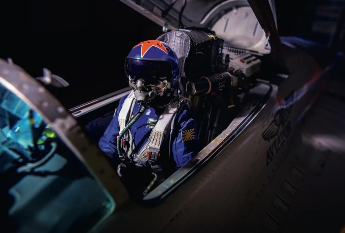 В модели МиГ-29 все работает, как и на настоящем самолете: открывается фонарь кабины, выпускаются шасси, аутентичны воздухозаборники, механизация крыла, тормозной парашют, посадочные огни – вообще все.