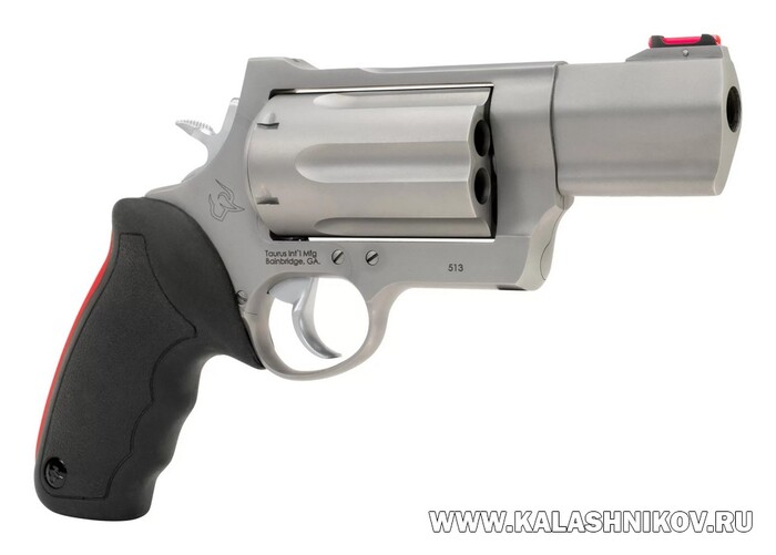 При пустой массе 1,7 кг Taurus Raging Judge имеет длину около 26 см