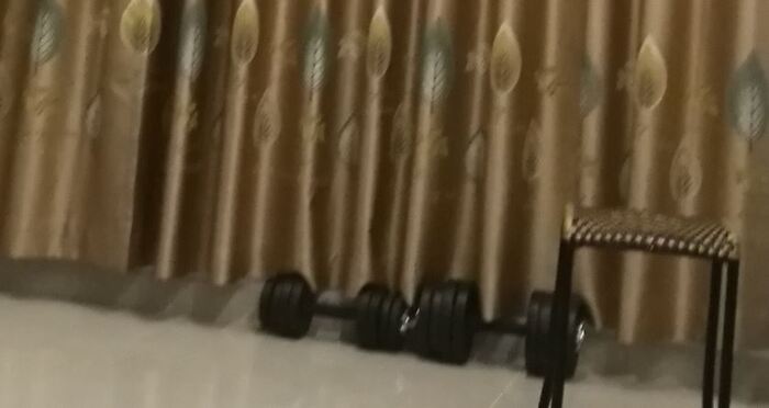 Из двух одинаковых перекрутил в большую и маленькую.