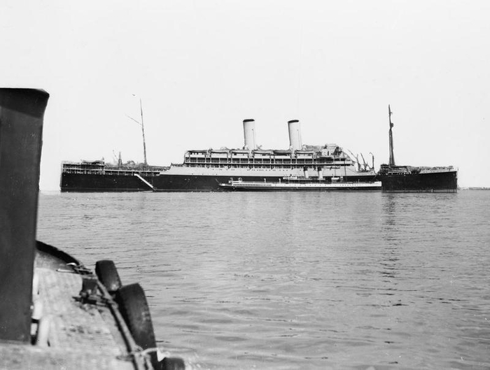  SS Oronsay,    Orient Steam Navigation Company.    , .        20.04.1940.     -   