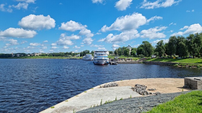 Парковка для речных левиафанов.