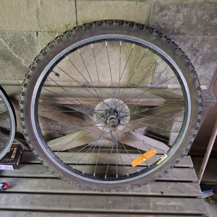 Надо сказать, рисунок протектора тут вполне себе ничего, хорошо подойдет для леса.