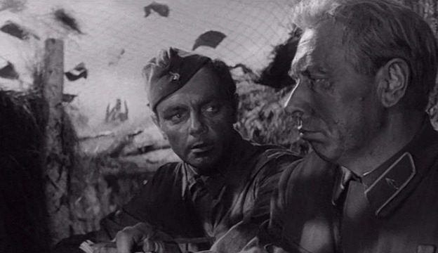 Кадр из фильма «Живые и мертвые» (1964 год)