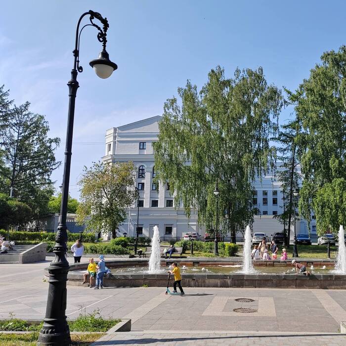 В Екатеринбурге за Оперным театром поменяют плитку за 23 миллиона рублей