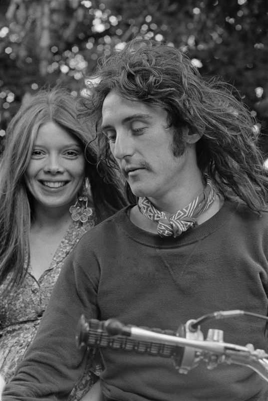  1973 .    "Wings"     , .